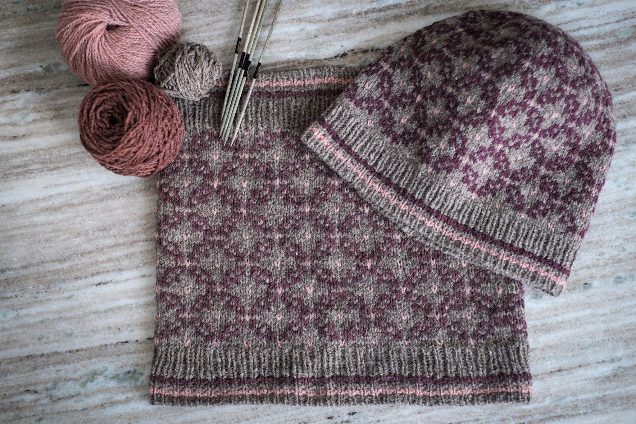 Pendueles gorro y cuello